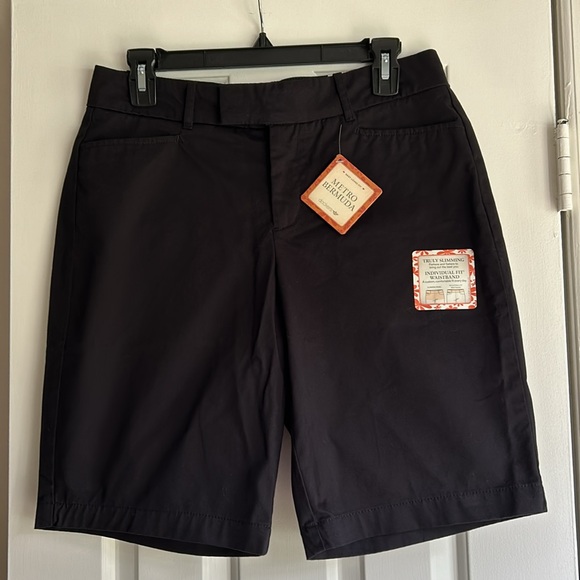 Dockers Pants - NWT Dockers Womens Metro Bermuda Shorts Sz 6